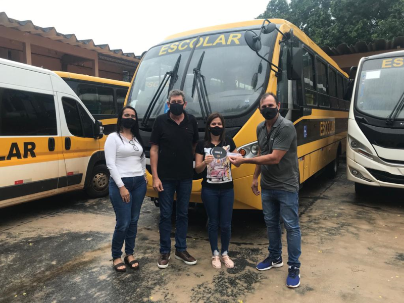 Secretaria de Educação recebe ônibus 